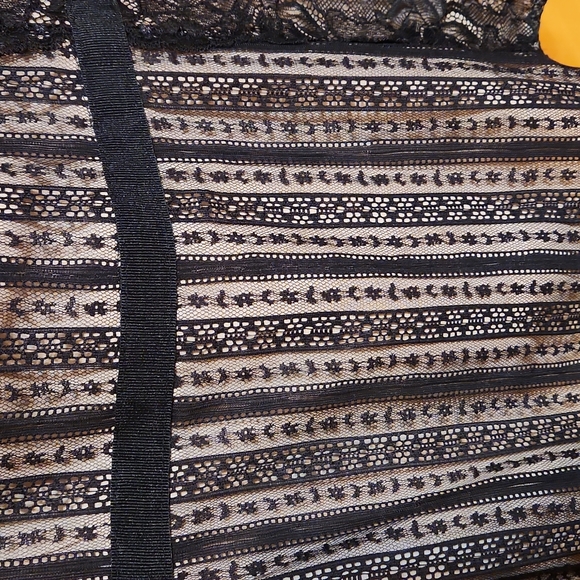 LOFT Black Lace Sleeveless Blouse - Picture 3 of 4